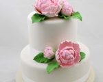 5 Single peony and leaves pink on cake