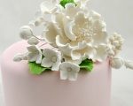 Open peony hydrangea white spray on cake